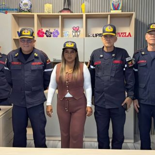 Alianzas para el Fortalecimiento Institucional 🛡️

En pro de garantizar la seguridad y el bienestar del pueblo bolivarense, nuestro Primer General Juan Carlos González, Director General Nacional de Bomberos y Presidente del FONBE, sostuvo un importante encuentro estratégico con la Alcaldesa del municipio Piar (Upata), Ornella Arbeláez.

Esta reunión reafirma el compromiso de trabajar de la mano con las autoridades locales para fortalecer las capacidades operativas de nuestros héroes de azul en la región, impulsando proyectos que aseguren una respuesta eficiente ante cualquier emergencia.

¡Seguimos avanzando en la consolidación de un sistema preventivo y protector para todos! 🤝🔥

#BomberosVenezuela #FONBE #MunicipioPiar #Upata