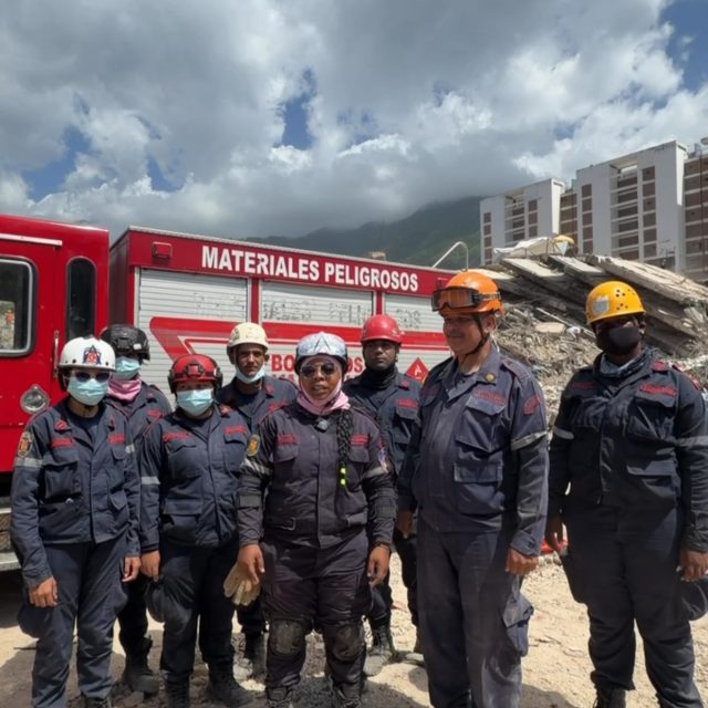 ¡MÍSTICA Y VALOR QUE RECONSTRUYEN LA ESPERANZA! 🚒✨
La resiliencia de nuestra patria se demuestra en el campo de batalla, y la ZOEDAN Carabobo es ejemplo vivo de entrega total en cada maniobra de rescate desplegada desde el día cero.
Alineados con las directrices de la Dirección General Nacional de Bomberos (DGNB), reafirmamos que el renacer de Venezuela se escribe con el esfuerzo coordinado, la mística bomberil y el compromiso patrio de quienes no se rinden jamás.
🔥 ¡Protegiendo a la nación con honor, disciplina y abnegación!
#VenezuelaRenacePorBomberos #ZOEDANCarabobo #DGNB #BomberosDeVenezuela