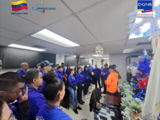 🔥 Visita de Alto Nivel en el Fondo Nacional de Bomberos (FONBE) 🔥

El Fonbe fue el punto de encuentro para consolidar la planificación y la gestión administrativa de los cuerpos de prevención.

Recibimos la importante visita del Almirante Juan Carlos Oti Paituvi, Viceministro de Gestión de Riesgo y Protección Civil y del P/G (B) Dr. Juan Carlos González, Director General Nacional de Bomberos.

Este encuentro institucional ratifica el compromiso con el fortalecimiento operativo y logístico de nuestros Bomberos y la Gestión de Riesgos en el país.

#FONBE #GestiónDeRiesgo #ProteccionCivil #BomberosDeVenezuela #Coordinación #Institucional
#Dgnbenlinea