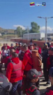 #EnFotos || Asi se vivió la Guardia de Prevención en el Estadio Monumental de Caracas Simón Bolívar

Este fin de semana, el Estadio Monumental "Simón Bolívar" fue el escenario del esperado concierto Old School del Reggaetón. Para garantizar la seguridad de todos los asistentes, el Director General Nacional de Bomberos y presidente del FONBE, P/G (B) Dr. Juan Carlos González, lideró una importante guardia de prevención.

El equipo de bomberos realizó diversas actividades para concientizar sobre la seguridad y asegurar que el evento se desarrollara sin contratiempos. Aquí les compartimos algunas imágenes de esta jornada que refleja el compromiso con la seguridad de nuestros héroes y heroínas de azul. 

#Seguridad #Concierto #Reggaeton #Caracas #bomberosdevenezuela  @minjusticia_ve @mazo4f @dcabellor @vgrpc_mijp @otipaituvi