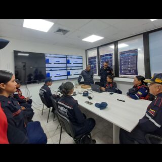 ¡Atención a todos! Hoy damos inicio a las jornadas de renovación y actualización de datos de los Cuerpos de Bomberos del territorio nacional. La primera estación en comenzar este importante proceso es la de La Trinidad, perteneciente al CBC donde contamos con la presencia y supervisión de nuestro Primer General (B) Postdoc. Juan Carlos González, Director del General Nacional de Bomberos y Presidente del FONBE.
Estas jornadas son fundamentales para garantizar la eficiencia y modernización de nuestros servicios, asegurando que cada bombero esté debidamente registrado y preparado para servir a la comunidad.
¡Mantente atento a nuestras redes para más actualizaciones y detalles sobre este proceso tan vital para la seguridad de todos!
@minjusticia_ve @mazo4f @dcabellor @vgrpc_mijp @otipaituvi @jgonzalezgeneral #juntosporlavidaylapaz #Bomberos #SeguridadCiudadana #GestiónDeRiesgos #FONBE #TrabajoEnEquipo