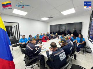 🤝 ¡FORTALECIENDO EL BIENESTAR DE NUESTROS HÉROES!

En la sede de la Dirección General Nacional de Bomberos, se lleva a cabo una mesa de trabajo estratégica entre el equipo multidisciplinario del FONBE y el personal de la DGNB.

El objetivo principal es seguir impulsando políticas que fortalezcan la operatividad y los beneficios socioeconómicos de nuestros valientes héroes y heroínas de azul y rojo.

Asimismo, afinamos detalles para el despliegue del Dispositivo de Seguridad Semana Santa 2026, garantizando que cada funcionario cuente con las herramientas necesarias para proteger a nuestro pueblo en todo el territorio nacional. 🇻🇪🚒

#BomberosVenezuela #FONBE #BienestarBomberil #SemanaSantaSegura #DGNBV