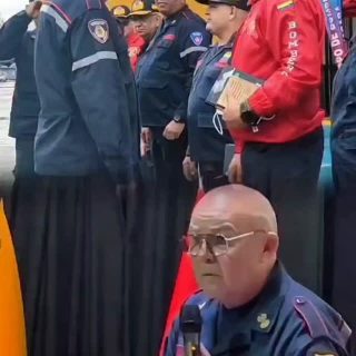 I Encuentro de Socialización de la Ley Orgánica del Servicio de Bombero con la REDAN Capital y Central 🚒🇻🇪
Desde el Teatro Municipal del municipio Guacara, estado Carabobo, nuestra institución dio inicio al I Encuentro de Socialización de la Ley Orgánica del Servicio de Bombero y de los Cuerpos de Bomberos y Bomberas y Administración de Emergencias de Carácter Civil.
Esta jornada de alto nivel, convocó a los Primeros Comandantes, Jefes de Prevención y Administradores de las REDAN Capital y REDAN Central, con el objetivo fundamental de fortalecer el marco jurídico que rige nuestras operaciones y garantizar la correcta administración de emergencias en el territorio nacional.
El encuentro estuvo presidido por el Primer General (B) Juan Carlos González, Director General Nacional y Presidente del FONBE, acompañado por el alto mando bomberil.
Durante la actividad, se desarrolló un análisis exhaustivo y debates técnicos sobre los artículos de nuestra Ley Orgánica, reforzando el compromiso de los líderes bomberiles con la actualización normativa y la disciplina institucional.
Seguimos consolidando la transformación y operatividad de nuestro sistema de bomberos bajo la premisa de la excelencia y el servicio al pueblo venezolano.
¡Disciplina y Abnegación! 🫡🔥
#BomberosDeVenezuela #LeyOrgánica #SeguridadCiudadana #Carabobo #guacara
