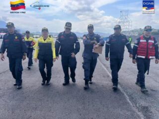 ¡Seguridad garantizada para el gran evento de hoy! 🛡️👨‍🚒

Desde las primeras horas de la mañana, el Primer General (B) PhD Juan Carlos González, Director General Nacional de Bomberos, lideró personalmente las labores de evaluación y supervisión de las 8 tarima en la Base Aérea Generalísimo Francisco de Miranda (La Carlota).

Junto a nuestro equipo especializado, se verificaron todos los protocolos de prevención para asegurar que los asistentes disfruten del concierto en un entorno seguro y protegido.

¡Nuestro compromiso es tu tranquilidad!

#BomberosVenezuela #LaCarlota #Prevencion #SeguridadEventos #JuanCarlosGonzalez